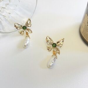 Elegant Gold Butterfly Earrings with Pearl Drop